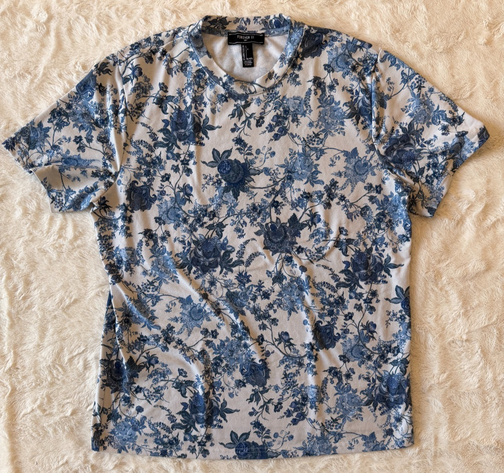Forever 21 Men's Floral Paisley Crew Neck T-Shirt Size LARGE EUC COLORFUL
